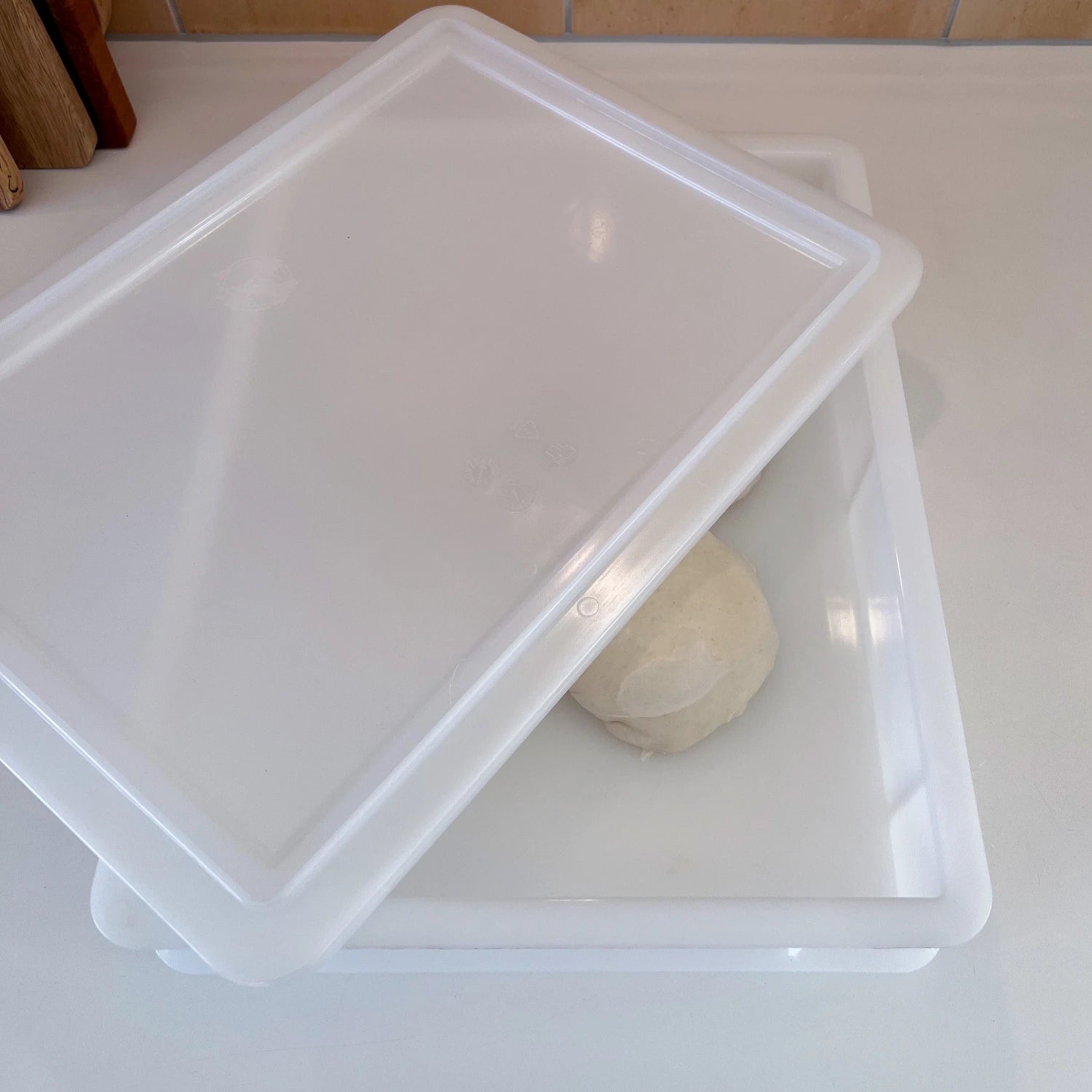 Couvercle pour boîte de levée à pizza