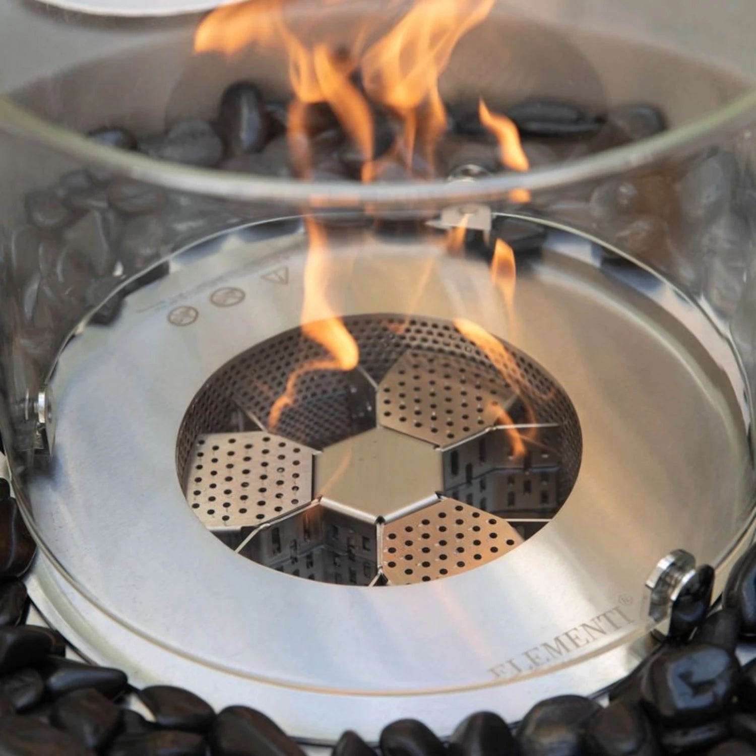 La table cheminée bioéthanol ROCA – gris espace, pour une ambiance raffinée et conviviale dans votre intérieur.