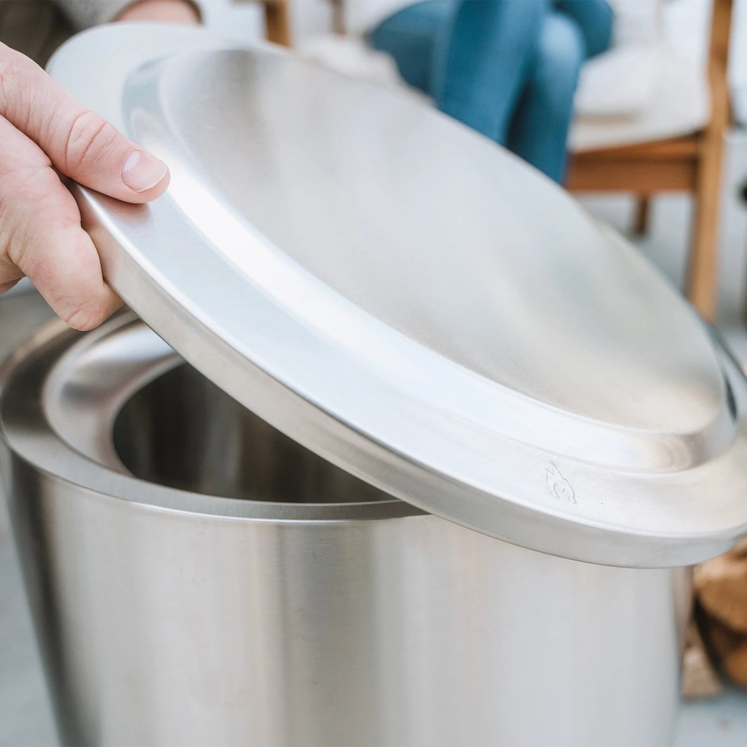 Couvercle Ranger – Acier inoxydable : protégez et sublimez votre foyer extérieur avec une finition durable et sophistiquée.