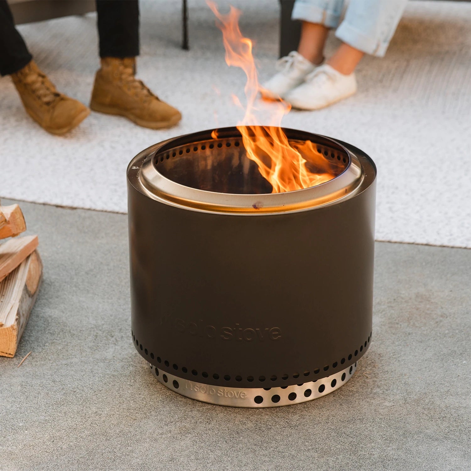 Le brasero Bonfire + Stand 2.0 sans fumée – finition Cendre – transforme vos moments en extérieur en instants conviviaux et chaleureux, sans fumée gênante. Profitez d’un produit conforme à la norme EN 16647, avec support français et vidéos showroom.