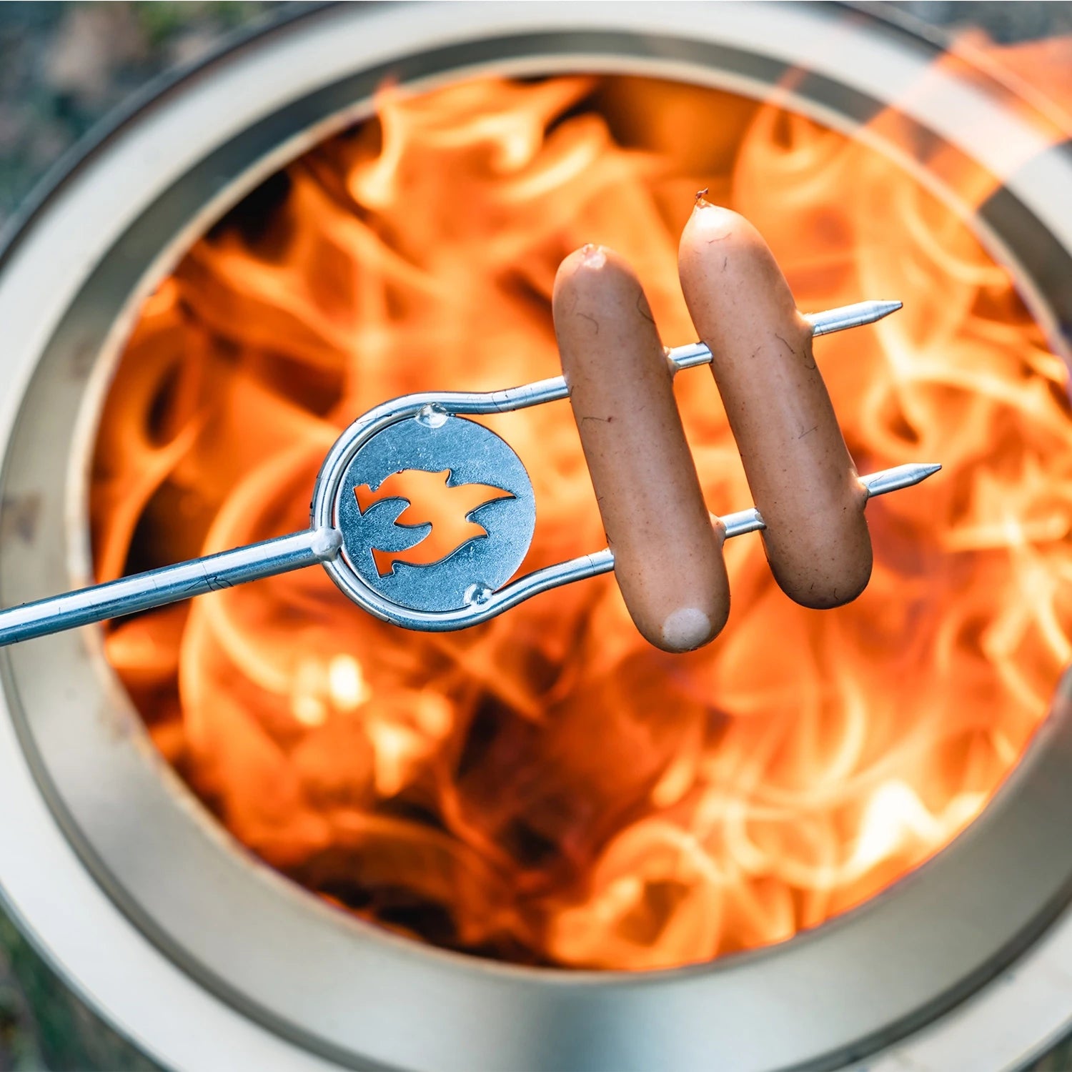 Ranger + Stand 2.0 Brasero sans fumée : profitez d’un feu convivial et propre, où que vous soyez.