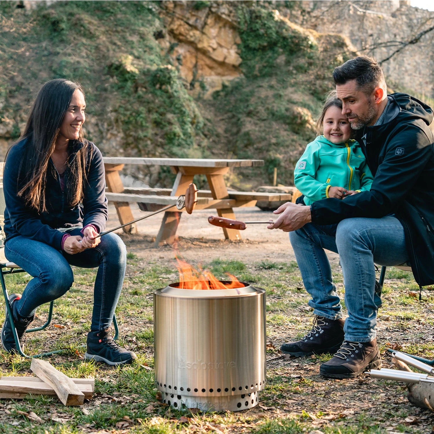 Ranger + Stand 2.0 Brasero sans fumée : profitez d’un feu convivial et propre, où que vous soyez.