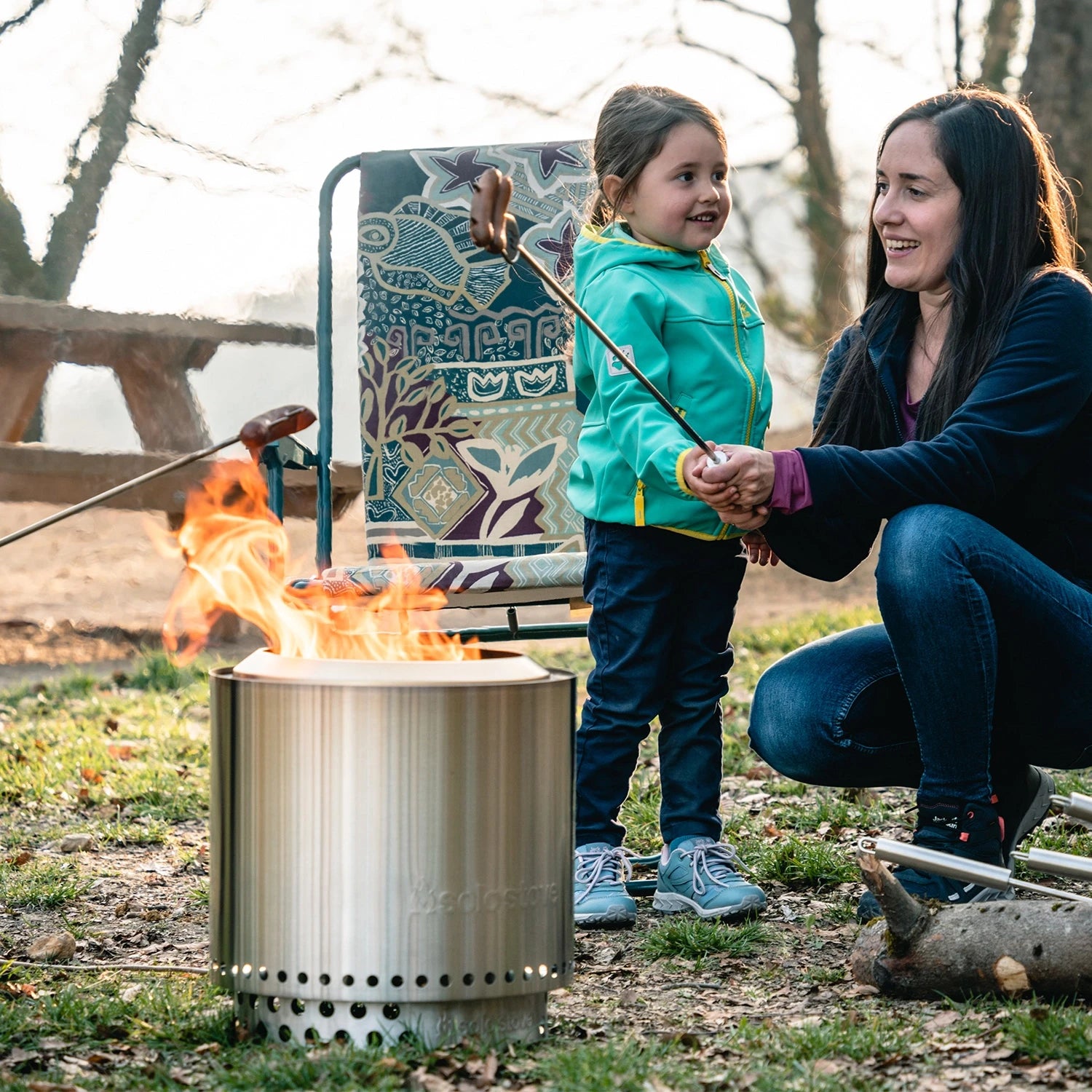 Ranger + Stand 2.0 Brasero sans fumée : profitez d’un feu convivial et propre, où que vous soyez.