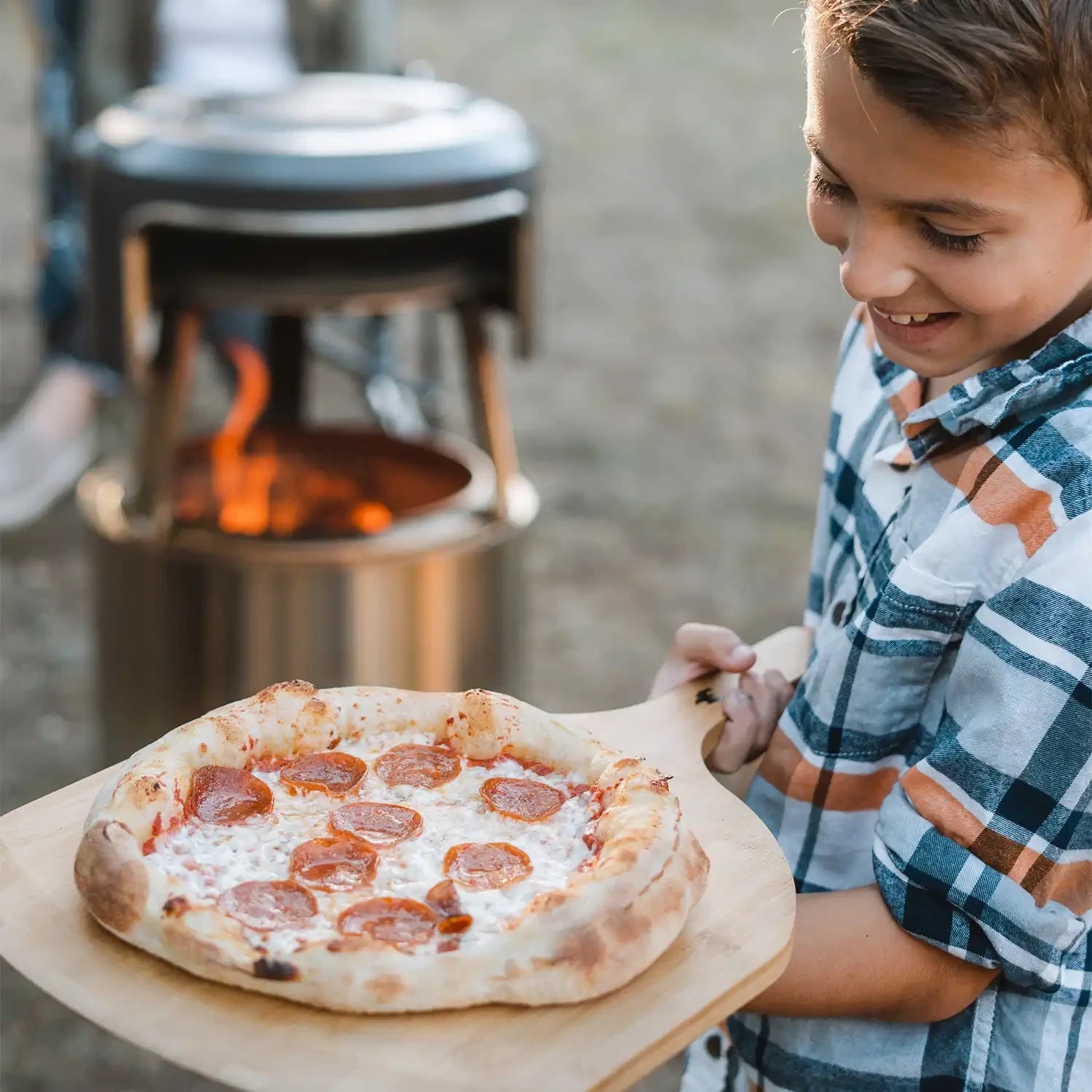 Imaginez la chaleur enveloppante d’un four à pizza Ranger Pi, où chaque soirée devient une fête gourmande en plein air.