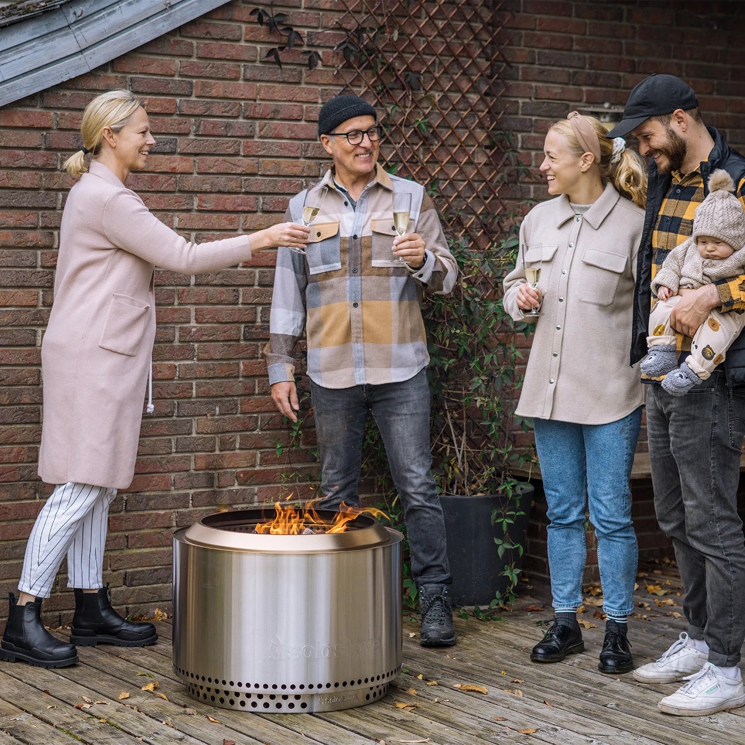 Brasero sans fumée Yukon + Stand 2.0 : vivez la magie d’un feu de bois sans contrainte, pour des instants cosy en toute simplicité.